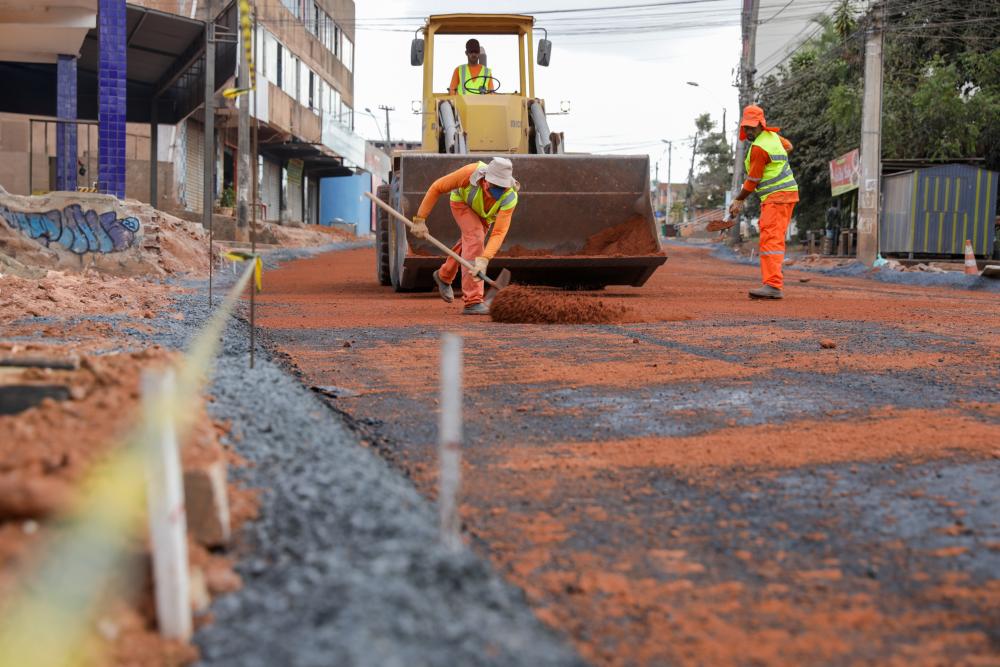 Capa da notícia: Com drenagem pronta, GDF inicia pavimentação da Avenida da Misericórdia, em Vicente Pires